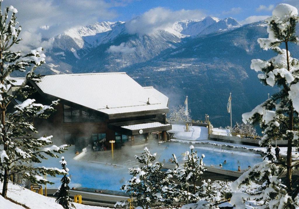 Hotel Les Bains D'โอวรอนนาซ ภายนอก รูปภาพ