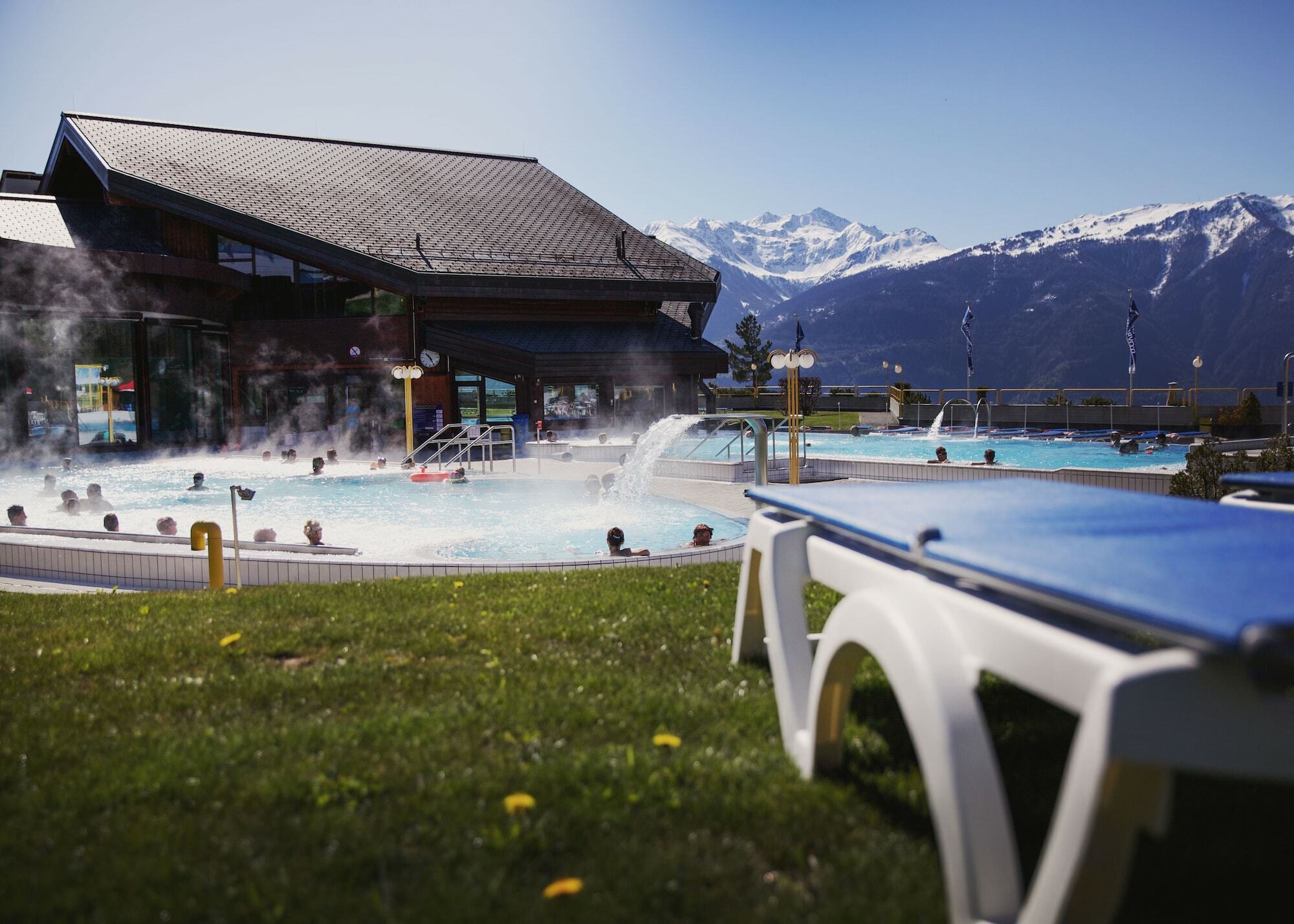 Hotel Les Bains D'โอวรอนนาซ ภายนอก รูปภาพ